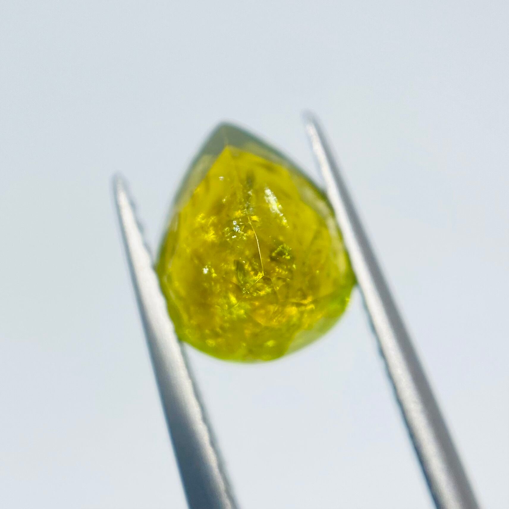 春にパワー満開　イリデッセンス入りトルマリン