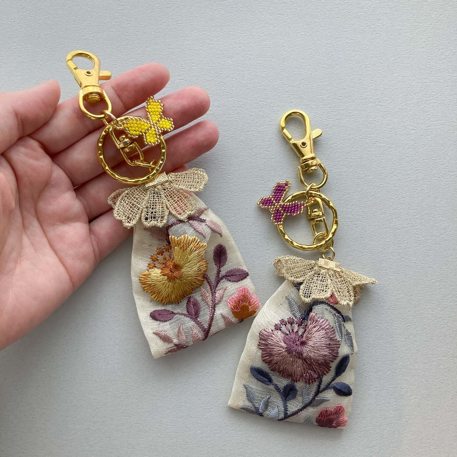 ハンドメイド♡レザーリボン♡レッグリボンバッグチャーム - チャーム