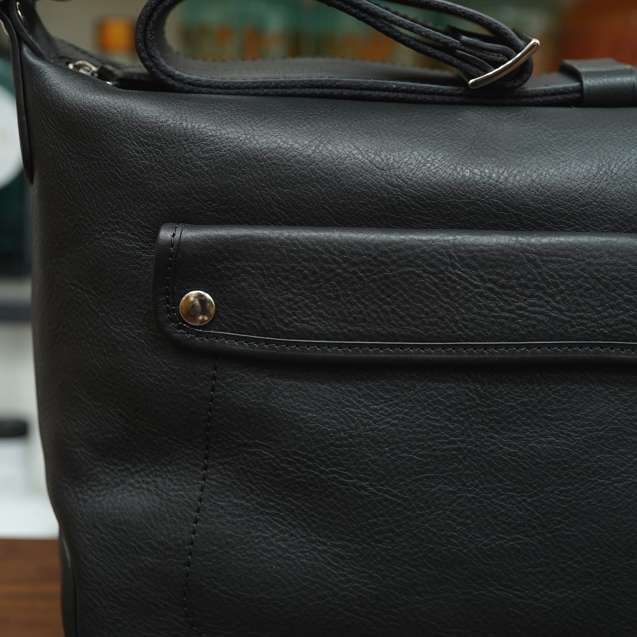 ル・ボナー パパスショルダー ミネルバボックス ネロ（ブラック