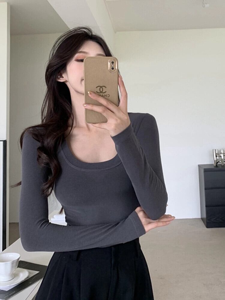 黒のセクシーなネクタイショートインナー長袖ボトシャツ女性の秋のタイトな弾性トップ u ネックローカット純粋な欲望 tシャツ ロング ブラック エラスティック 伸縮 オータム 秋物 ピュア ガールズファッション21048167704