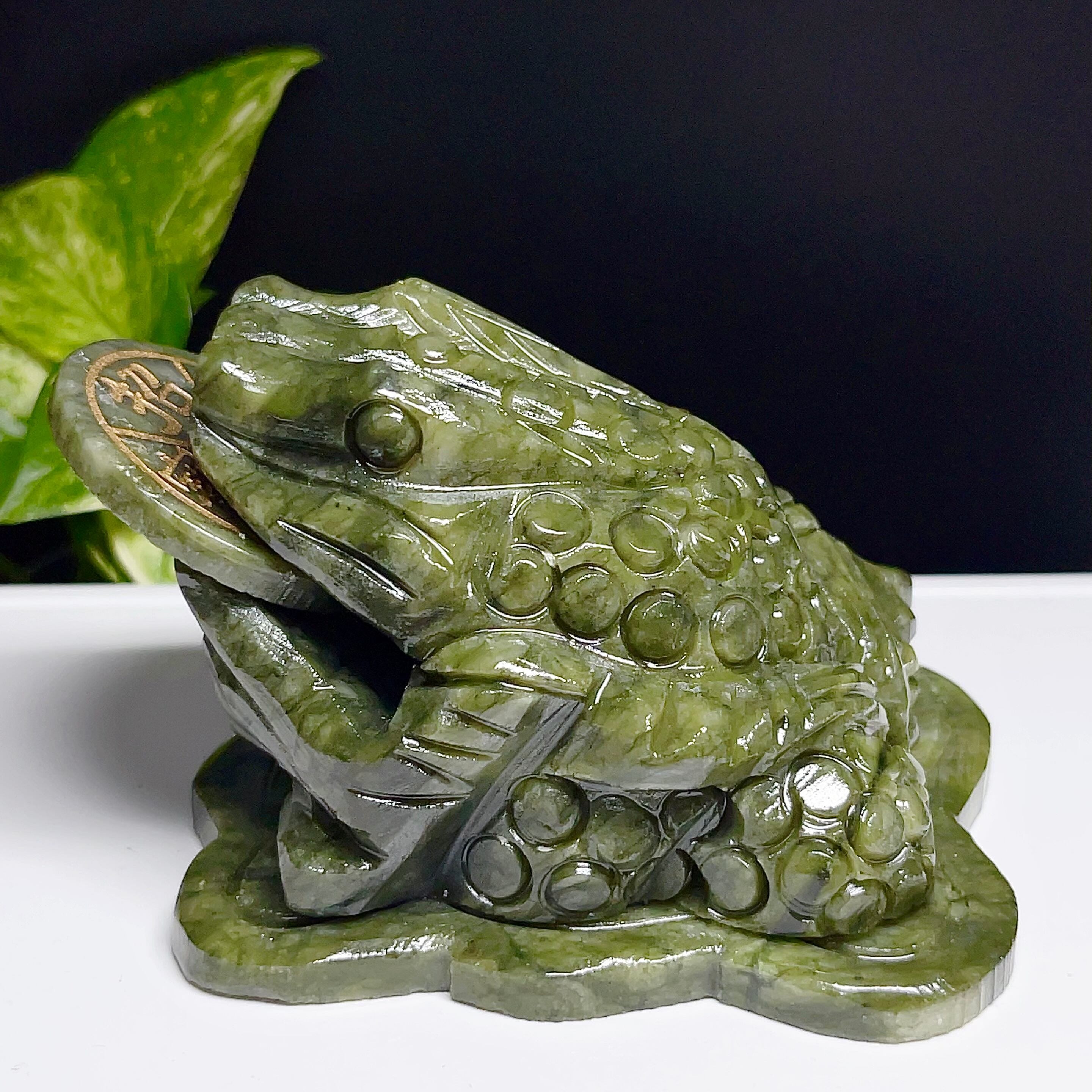 【超美品】三本足の蛙　銭蛙　金蟾　三脚蛙　サーベンティン　彫刻置物　天然石　3 超美品】三本足の蛙 銭蛙 金蟾 三脚蛙 サーベンティン 彫刻置物