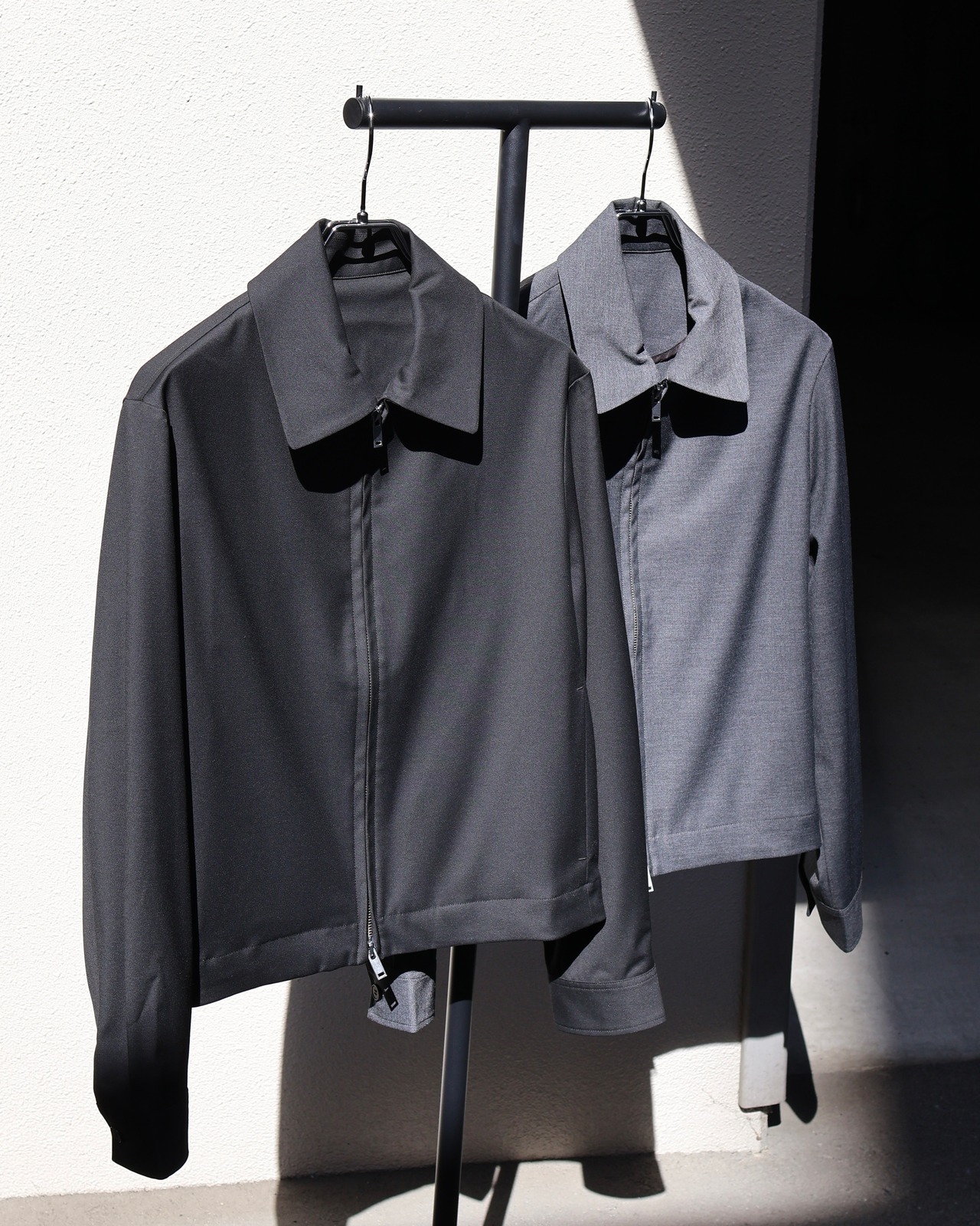 【+(plūs)】double zip minimal jacket/black