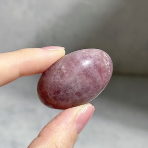 パープルローズクォーツ パームストーン42◇Purple Rose Quartz◇ 天然石・鉱物・パワーストーン