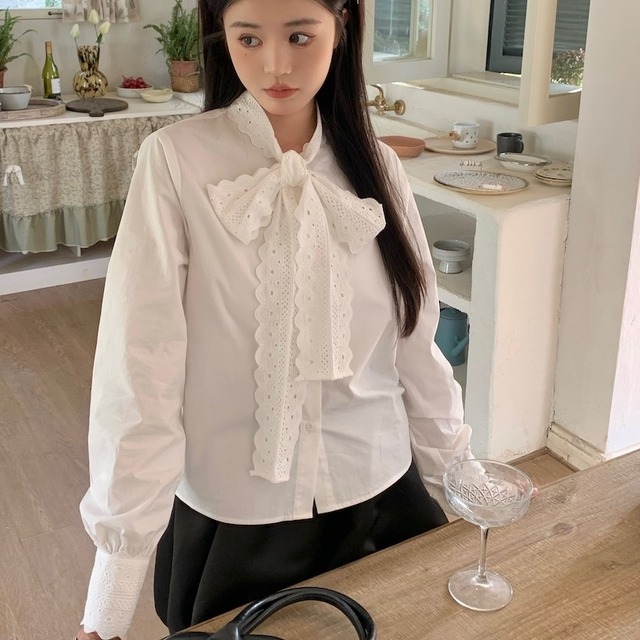 ブラウス トップス デート シャツ 袖あり ドレスシャツ フリル ボウタイ リボン レース 切り替え パフスリーブ フリル 長袖 かわいい 大人可愛い きれいめ シンプル カジュアル 大人 上品 おしゃれ お洒落 主役級 存在感 春 秋 10代 20代 30代 レディース 女性用 OL 学生 デート お出かけ 公園デビュー 女子会 休日 イベント 旅行 着回し 普段使い コーデ 楽ちん モテ インスタ映え ホワイト S M L