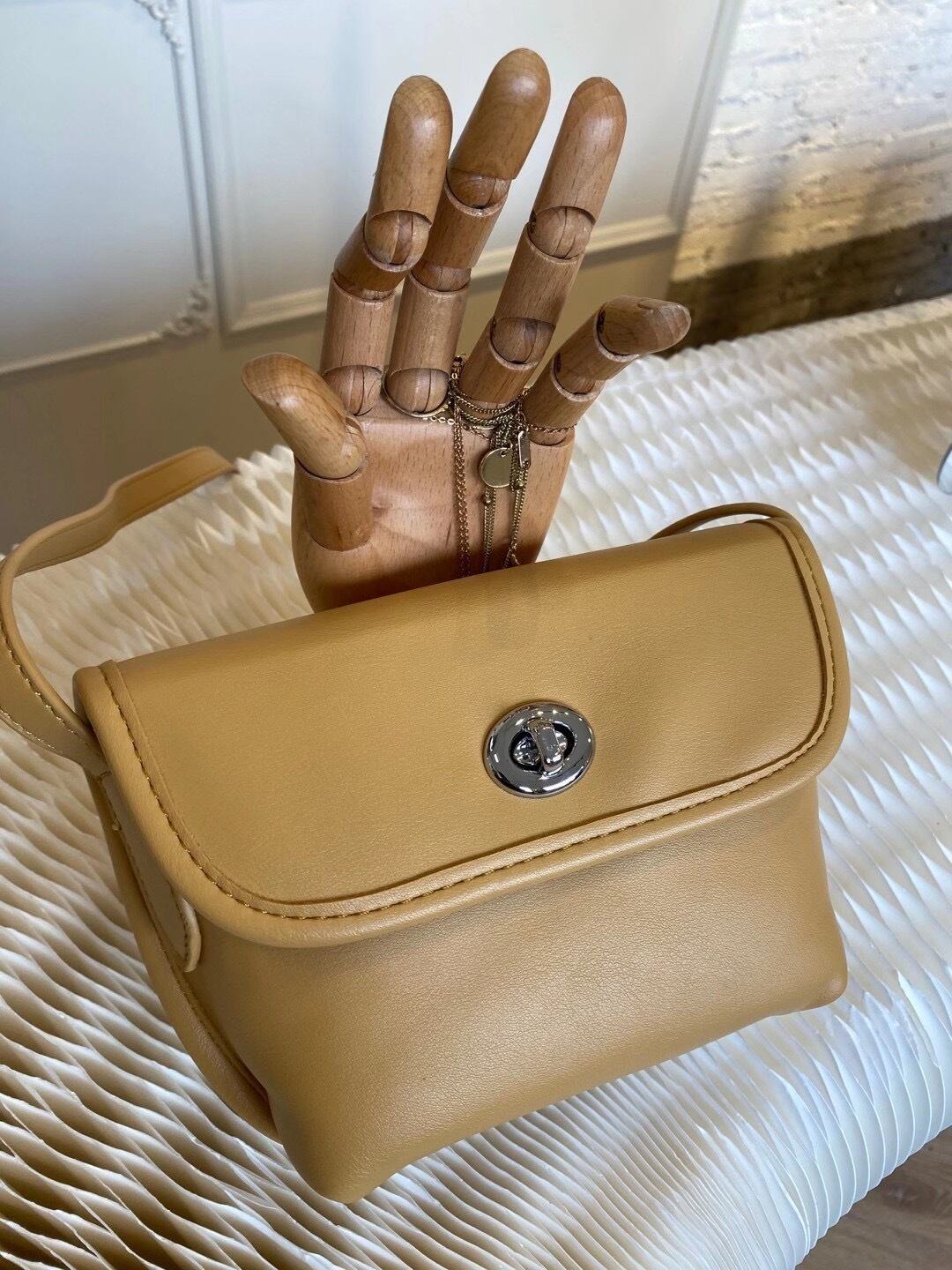 フラップショルダーバッグ