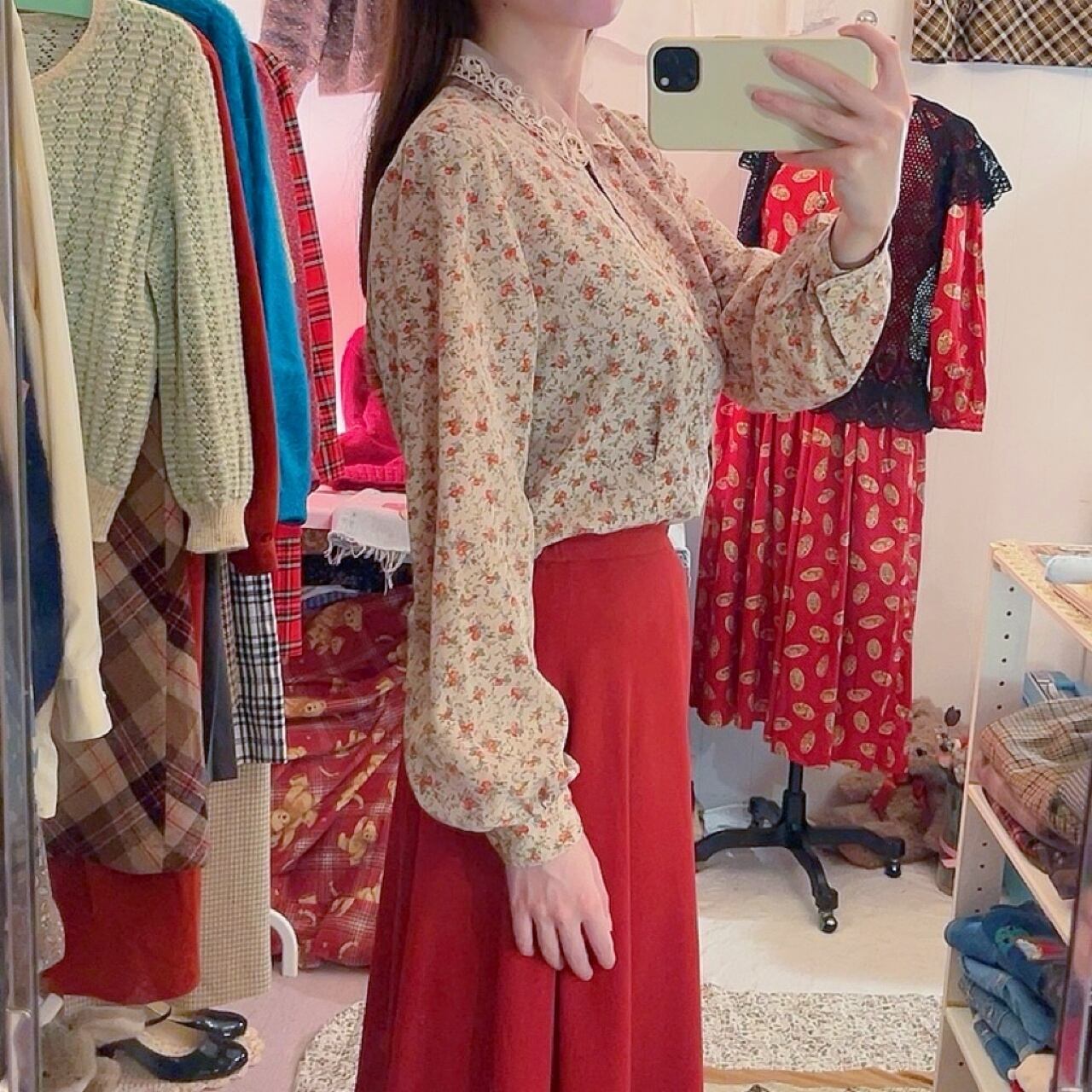 flower wood button blouse