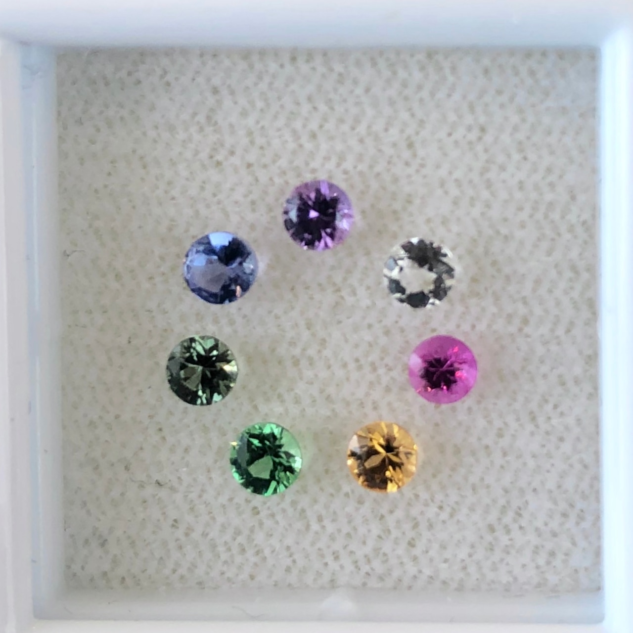 【選べます】3mmラウンドカラーストーン 1ピースからの販売