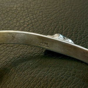 ヘンリーマリアーノ(HenryMariano) キングマンスタンプワークバングル