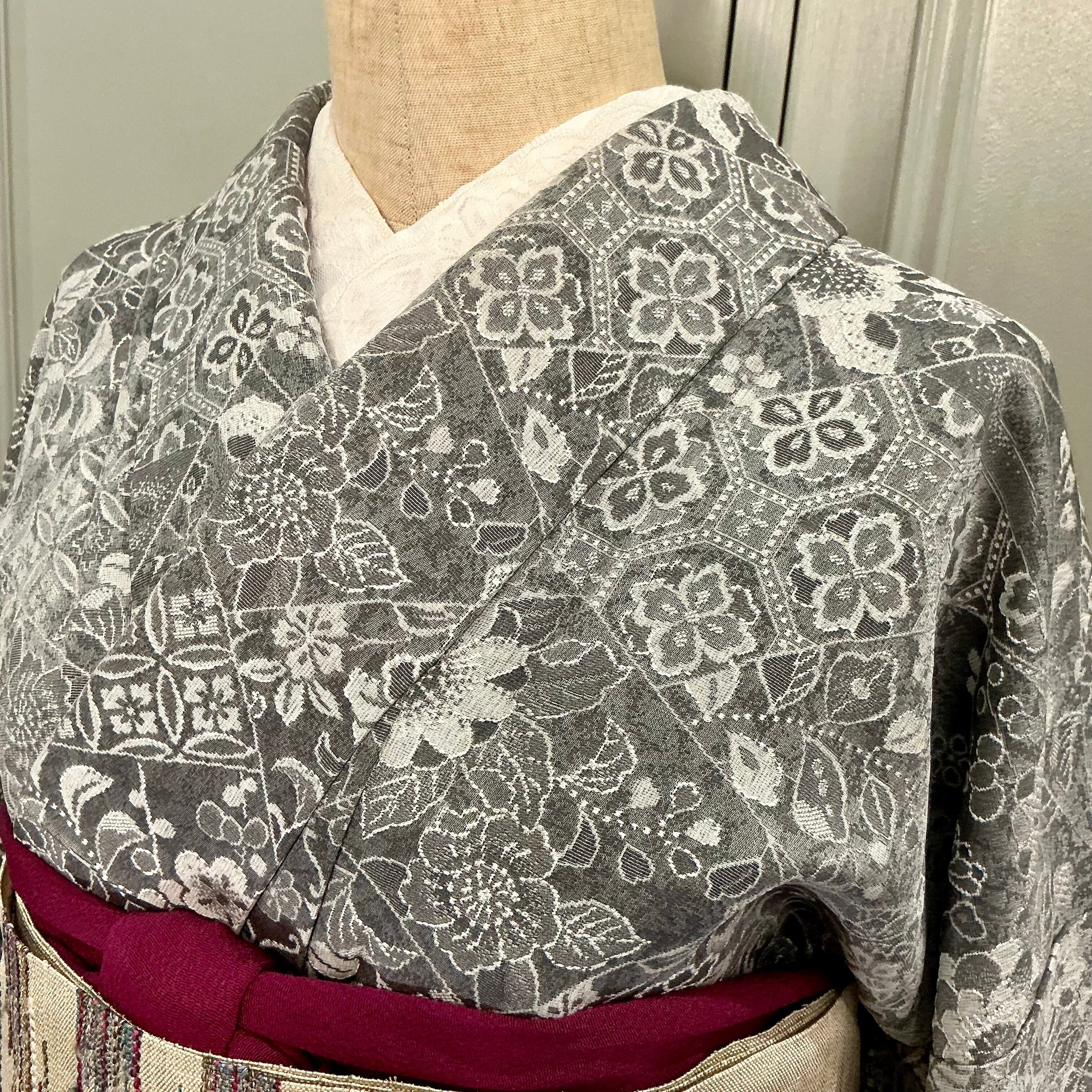 霜花の景色＊未使用品 天目織 グレー 更紗模様 小紋着物 B306 | kimono