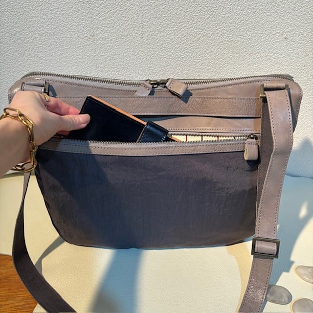 B.stuff ナイロンコンビショルダーバッグ(大)