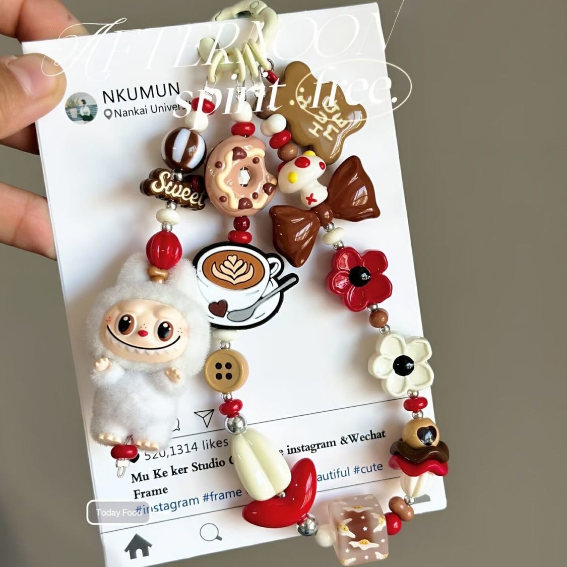 新年開運♡ Labubu キーホルダー ストラップ 赤白配色 かわいい 縁起物 初詣 福を呼ぶ ポーチチャーム プレゼント 毎日使い