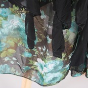 社交ダンス 衣装 スタンダード ドレス ワンピース レッスンウェア パーティ衣装 黒 緑 ICHIOKU イチオク ブラック系 グリーン系 花柄 長袖 花柄ドレス フラワープリント ワイドスリーブ エレガント コーディネート ドレスアップ フォーマル ショールカラー パーティー用 レディース 大人の女性用 社交ダンス用衣装 レッスン用 ステージ衣装 おしゃれ 着心地良い おすすめ デザイン特長 色合い ロングドレス 軽やか 柔らかい素材 ストレッチ素材 通気性良好