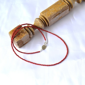 Mandi/マンディ Small A. Beads Necklace(60cm)(Red)