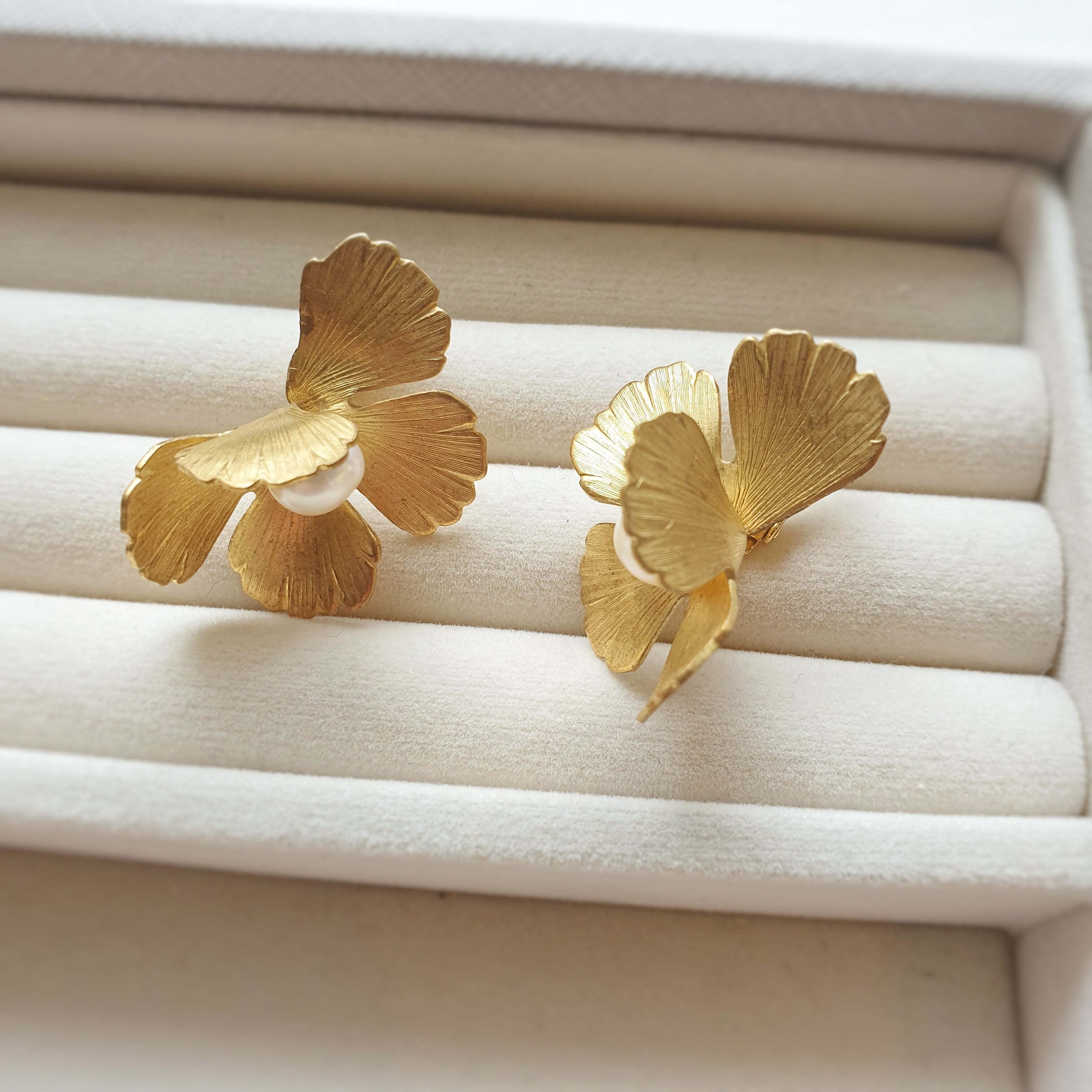 真鍮フラワー×淡水パールイヤリング≪VIE-04≫ | DisMoiディモア