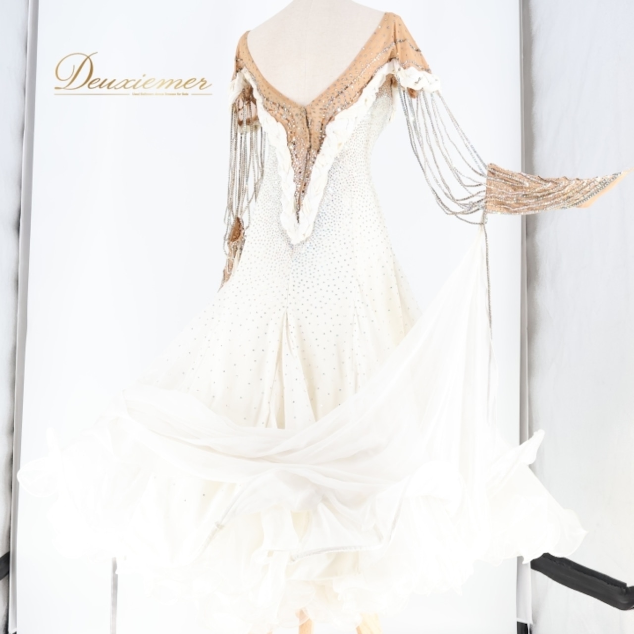 社交ダンス 衣装 クリスアン chrianne スタンダードドレス ワンピース ドレス スタンダード 白 フロート レース ゴージャス デモ 競技 ダンス パーティドレス パーティ イングランド製 発表会 ホワイト系 ストーン エレガント フォーマル おしゃれ かっこいい パフォーマンス用 高級感 競技会用