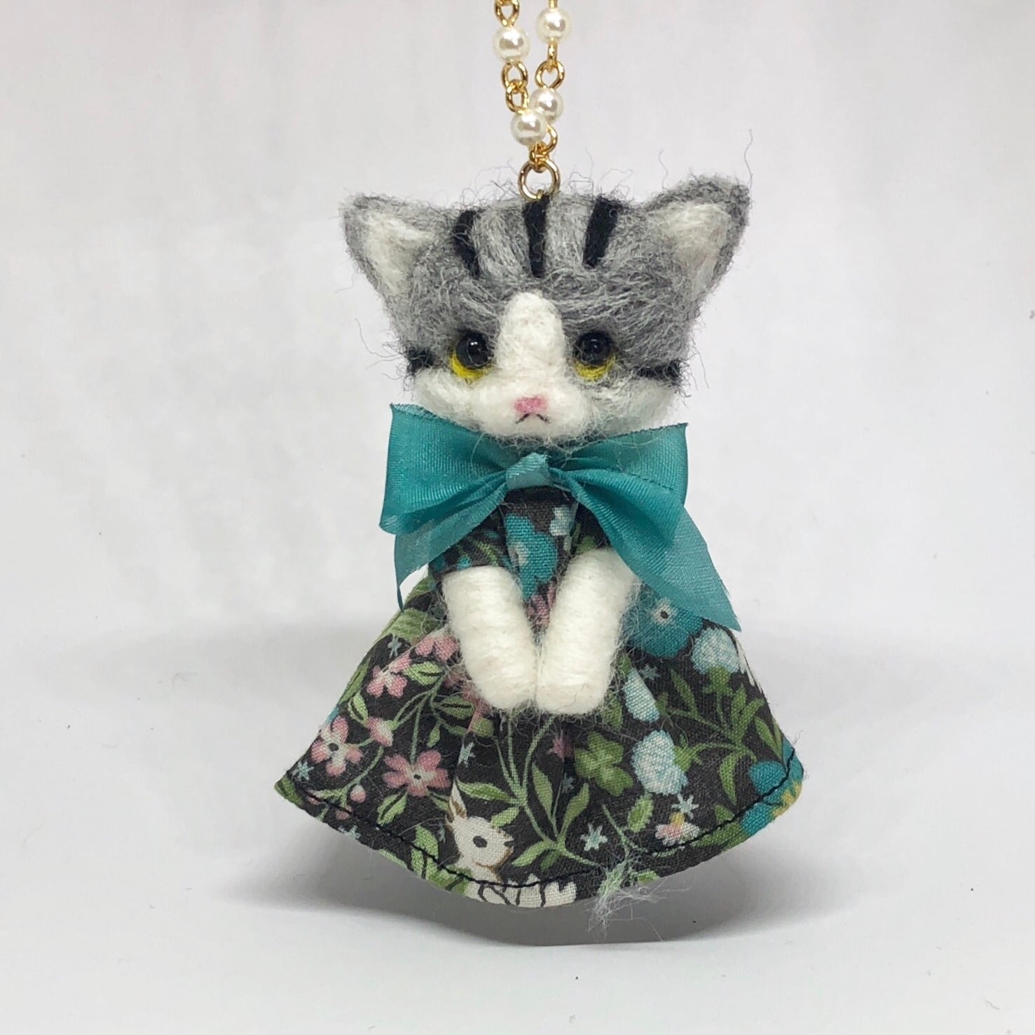 羊毛フェルト猫ちゃんバッグチャーム 灰色×白 | tinkleshop