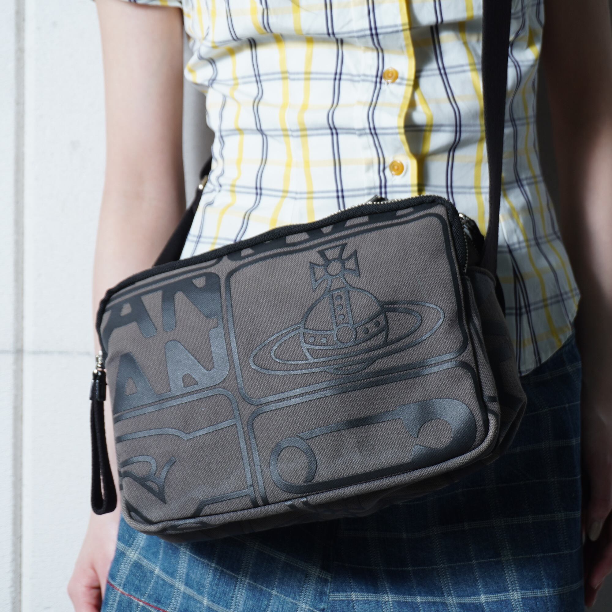 ♥　Vivienne Westwood ショルダーバッグ オーブロゴ Vivienne Westwood】ヴィヴィアンウエストウッド オーブロゴ