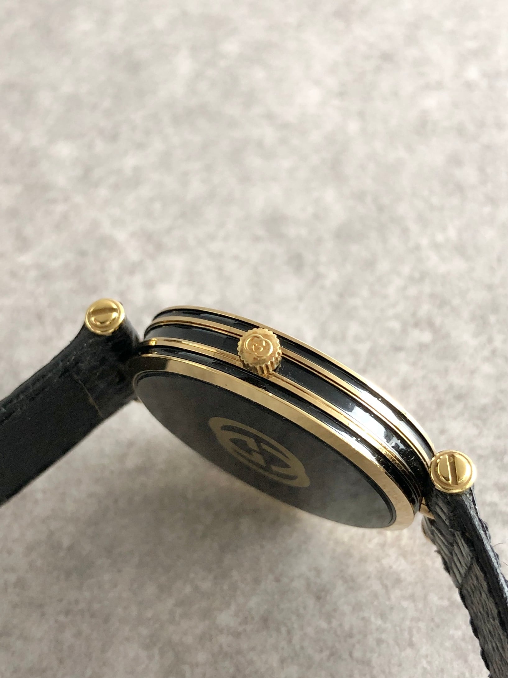 GUCCI グッチ 腕時計 ゴールド×ブラック ローマ文字 レザー vintage