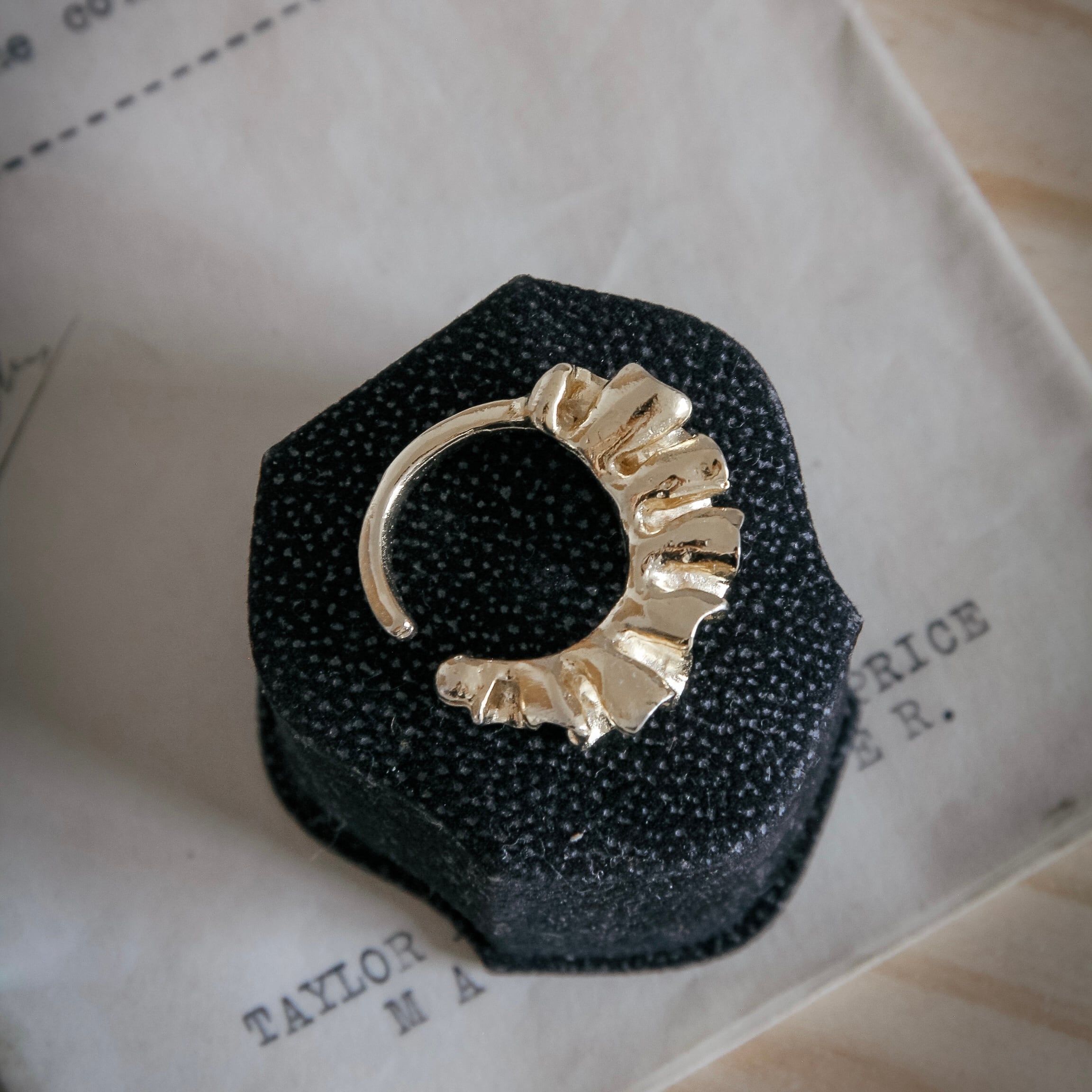 Bigフリルリング&イヤーカフ(ゴールド)