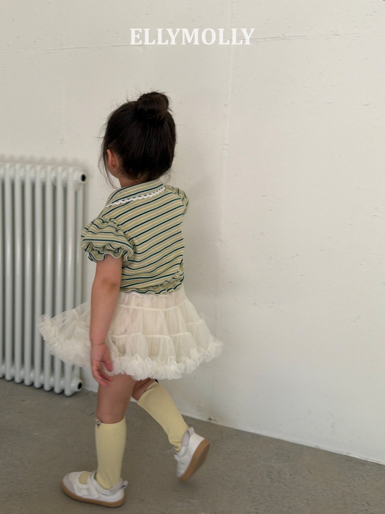 [ELLYMOLLY] Curling Collar Frill Tee +fee2 / [엘리몰리] 컬링카라프릴티