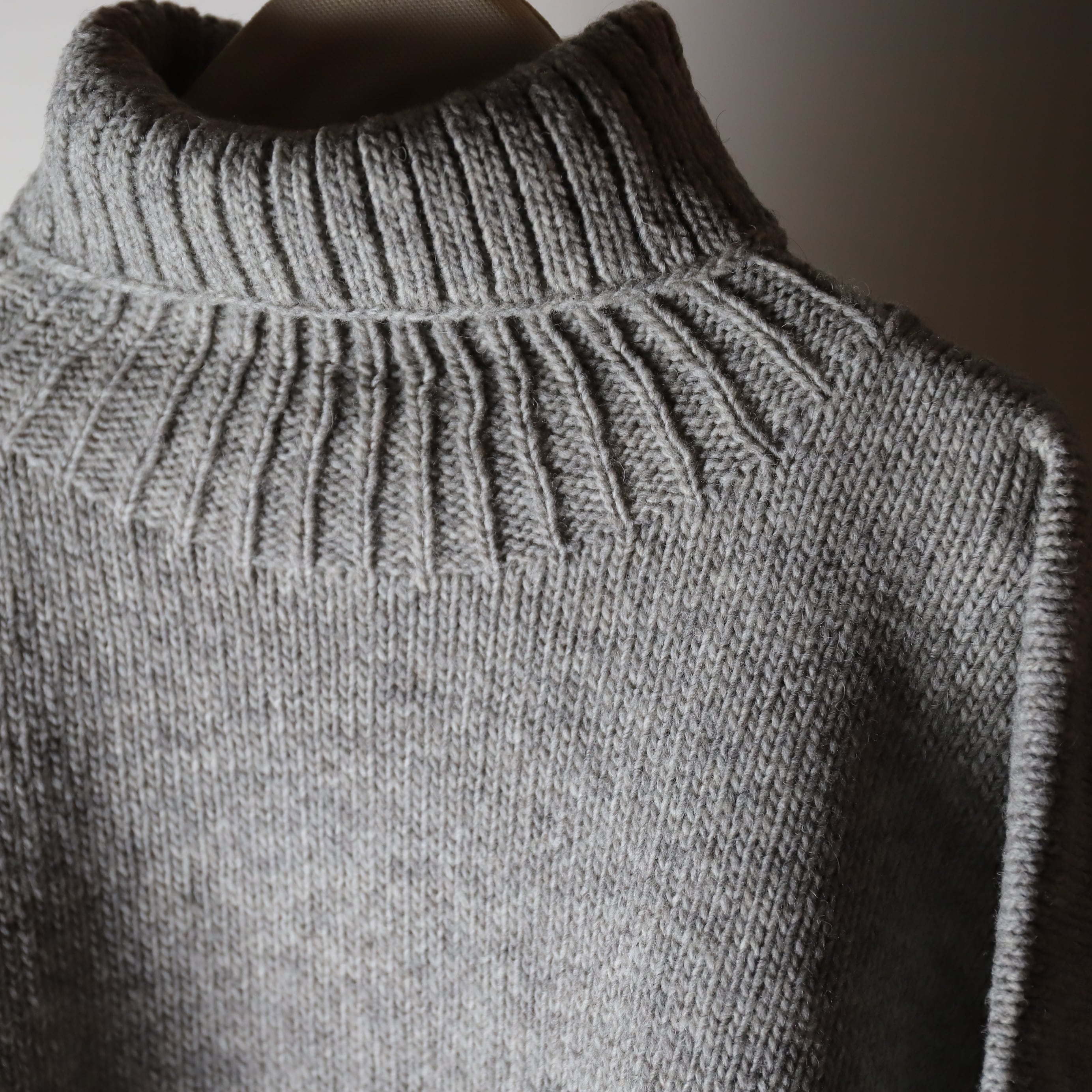 utilite ペルーハイランドタートルネックプルオーバー utilite / ペルーハイランドウール タートルネックプルオーバー