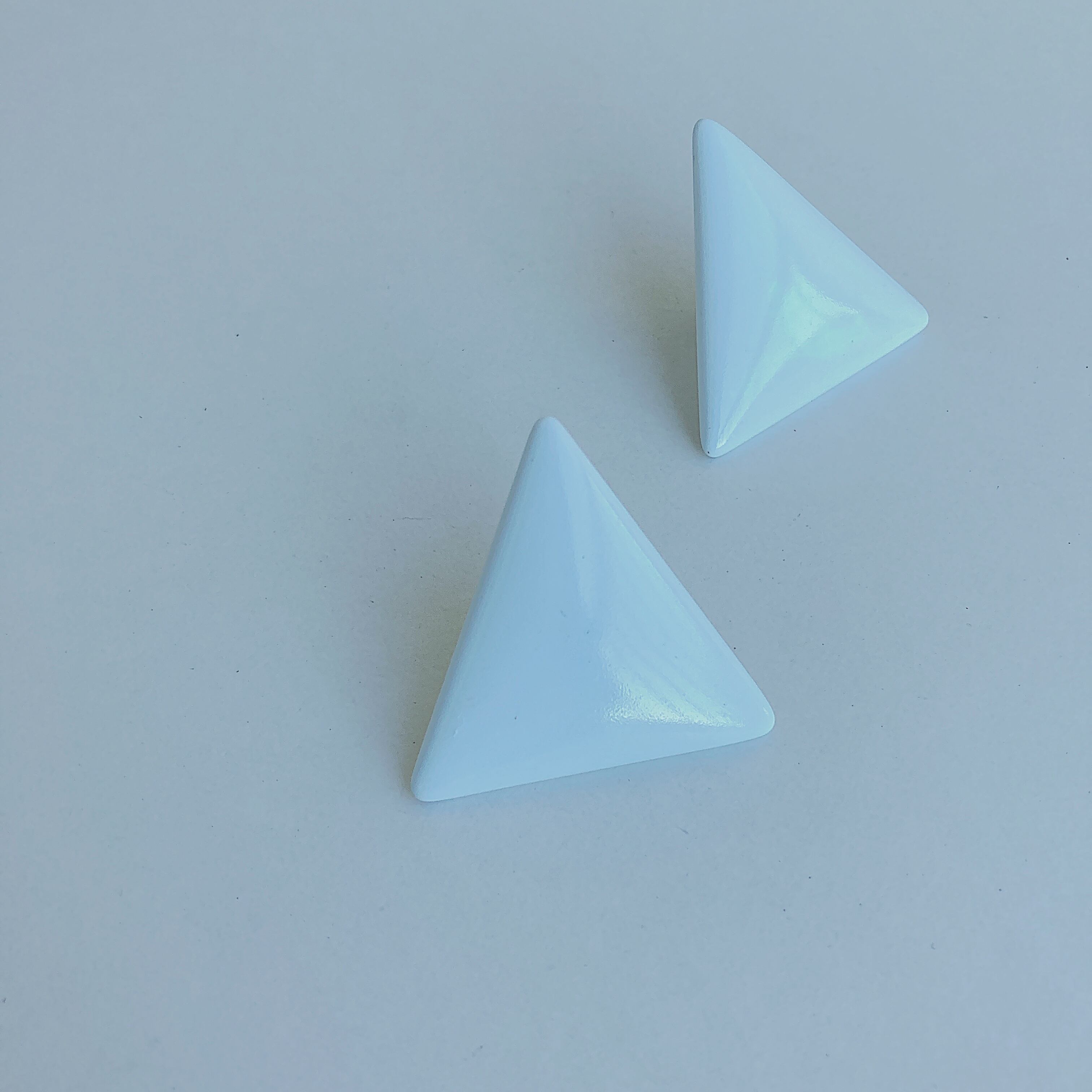 Vintage white plastic triangle earrings ヴィンテージ ホワイト