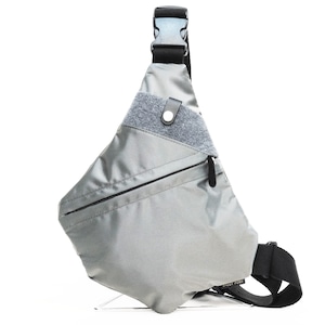 GREY NYLON DEFORMATION SLINGPACK <GREY>