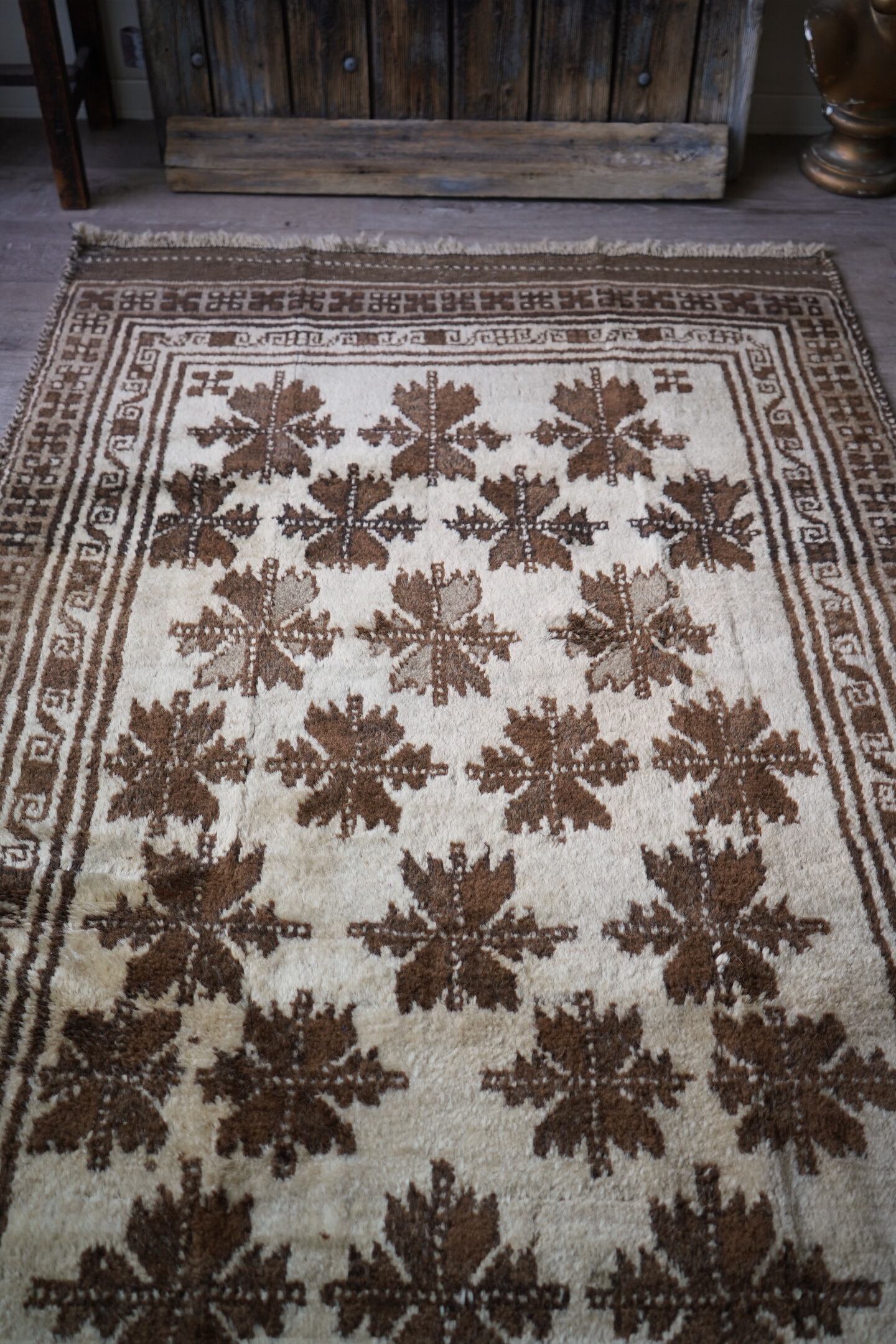 481】Vintage Afghan Taimani natural wool rug 1970's | ヴィンテージ