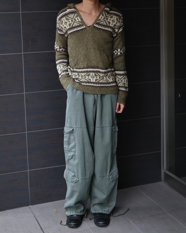 Design V-neck knit hoodie