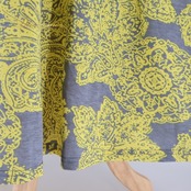 フラダンス 衣装 ワンピース ドレス イエロー系 グレイ系 ノースリーブ シンプル ひらひら さらさら かわいい 鮮やか 華やか 明るい ハワイアン アロハ ハワイアンプリント フラ ダンス レッスン 練習 フラワー モデル おしゃれ トレンド 夏 エレガント