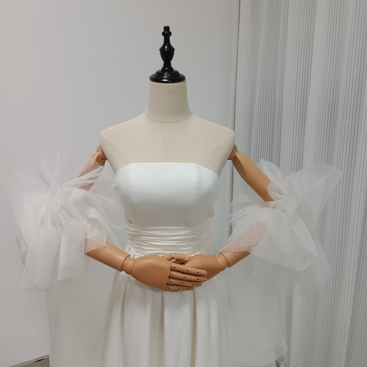 実例写真！ベアトップ ウエディングドレス フリル袖 前撮り/結婚式花嫁 