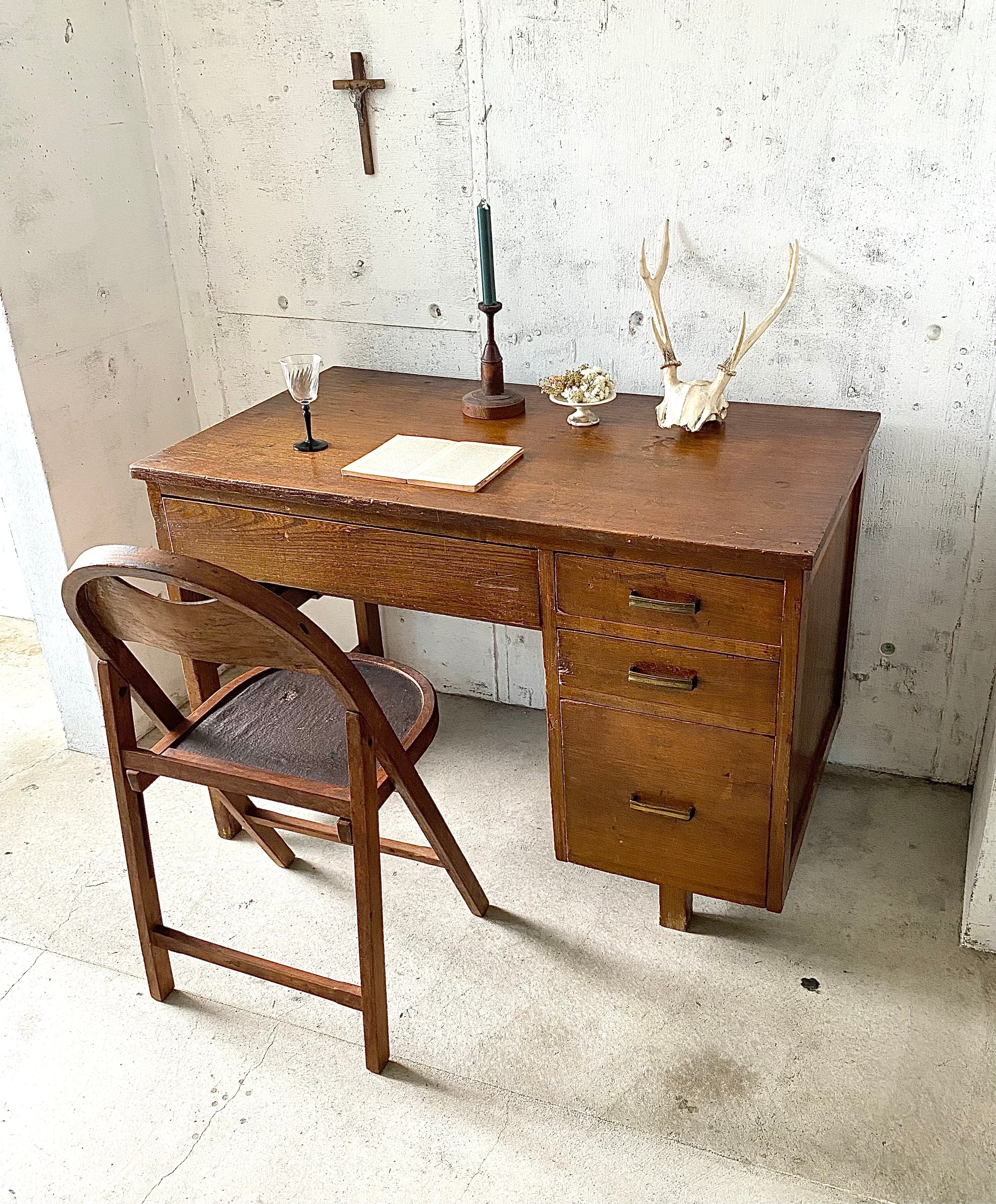 個性のある姿の木製デスク[古家具] | giraffes craft