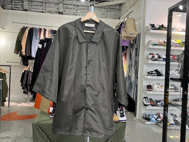 ESSENTIALS COACH JACKET OLIVE XXL 01027