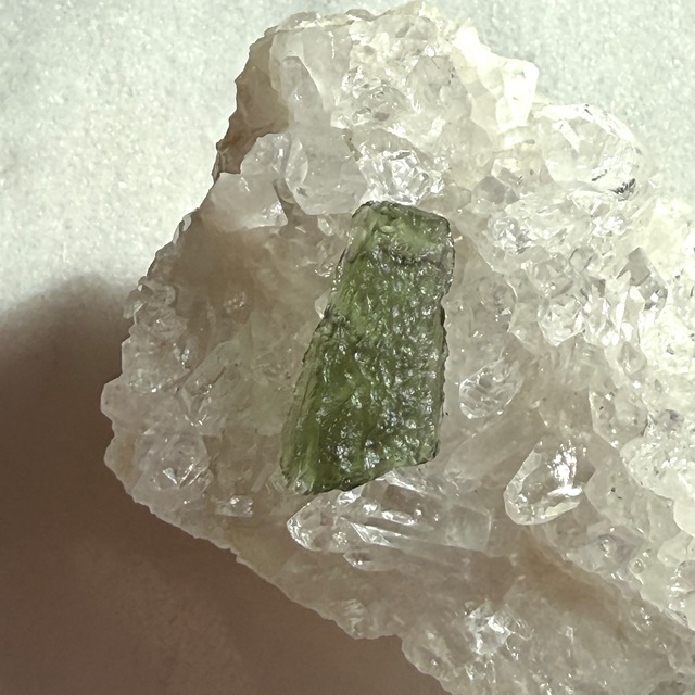 【本場買い付け】【最高品質】【希少石】モルダバイト　原石　NO.1115