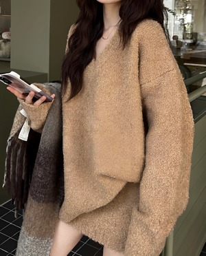 A simple loose v-neck sweater【H00047】