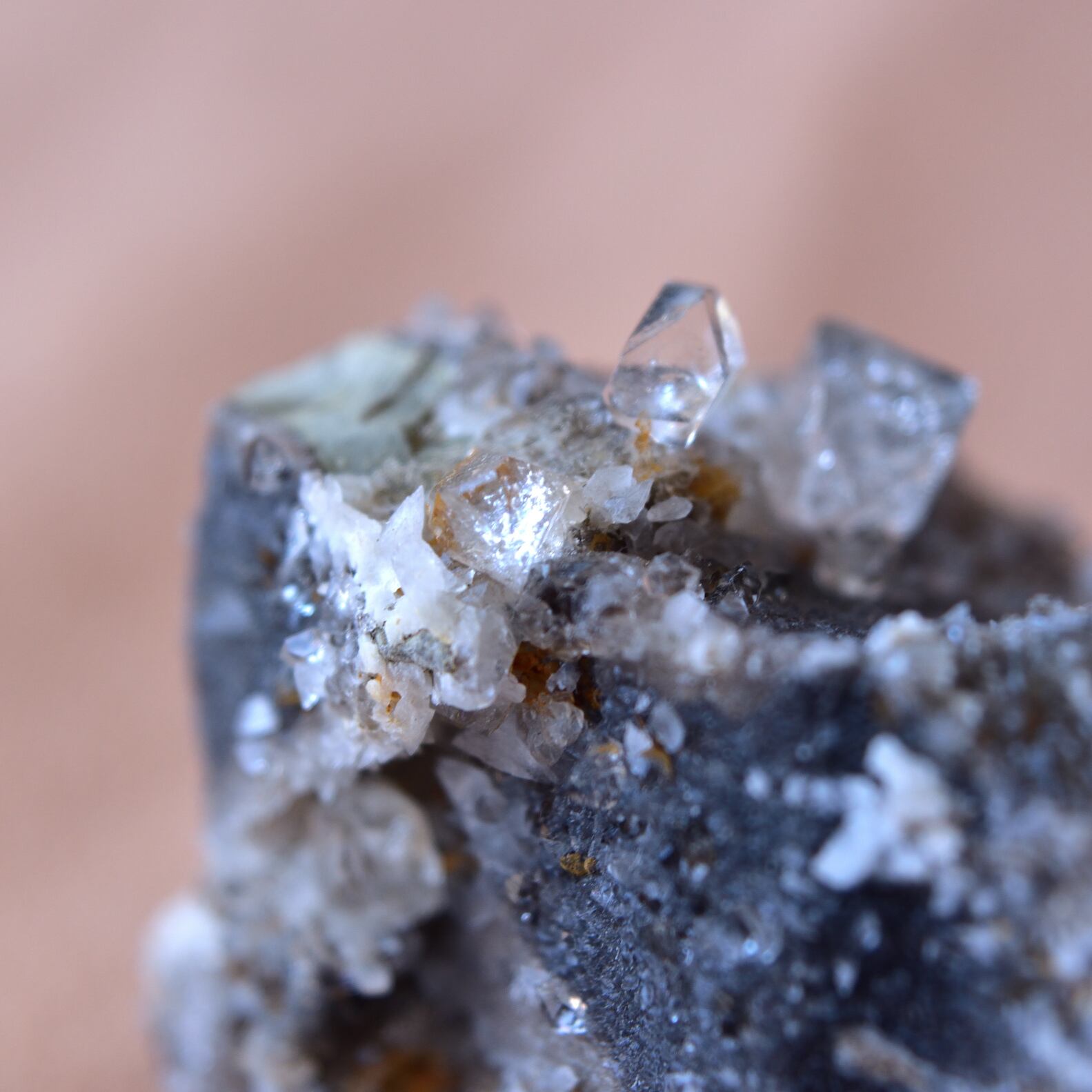 パワーストーン　天然石　原石　ミラボーダイアモンドクォーツ　133g　No641 パワーストーン 天然石 原石 ミラボーダイアモンドクォーツ 133g