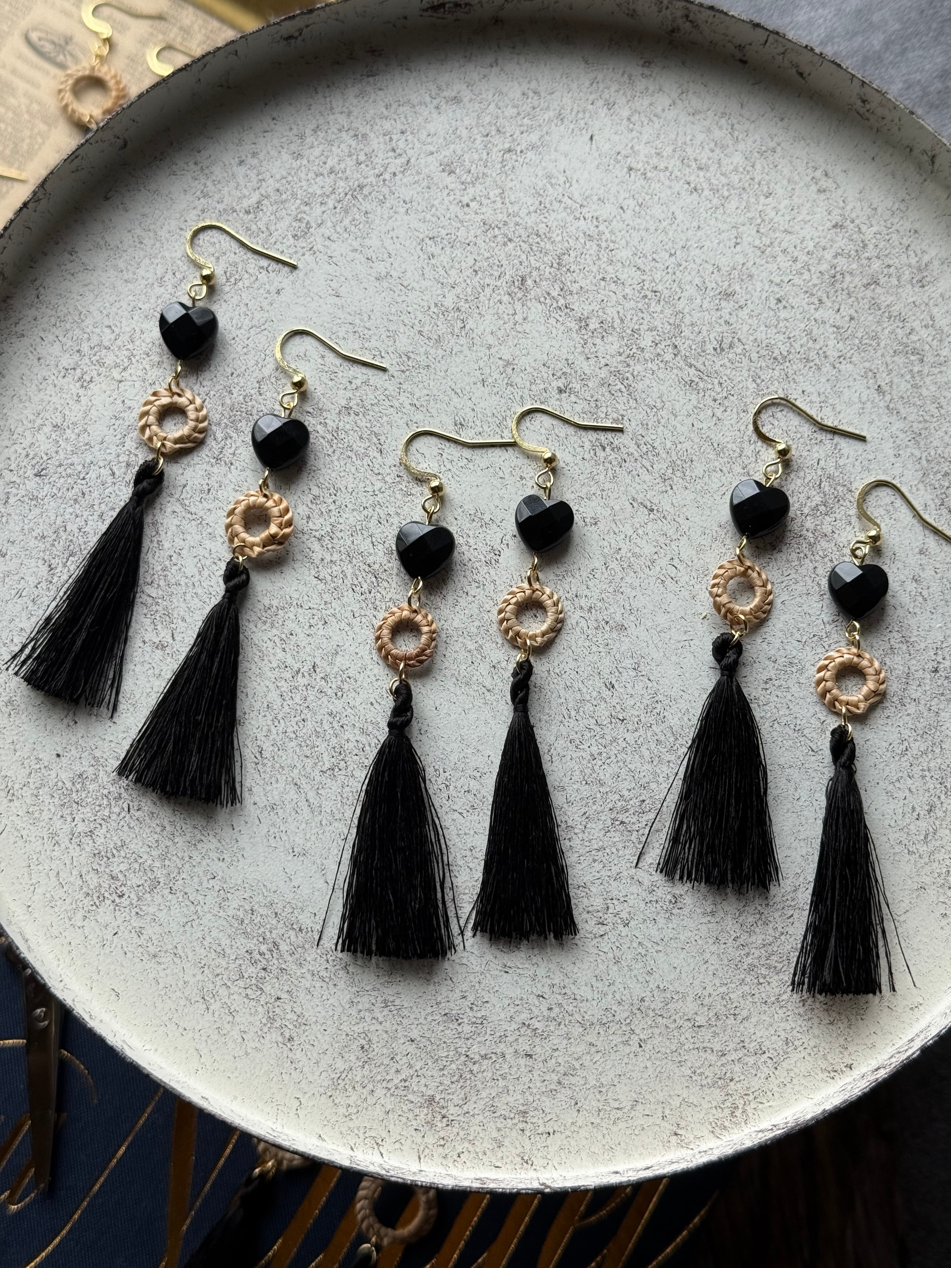 泥黒タッセルピアス – Kumejima Tsumugi × Getto × Black Onyx | AOIFARM
