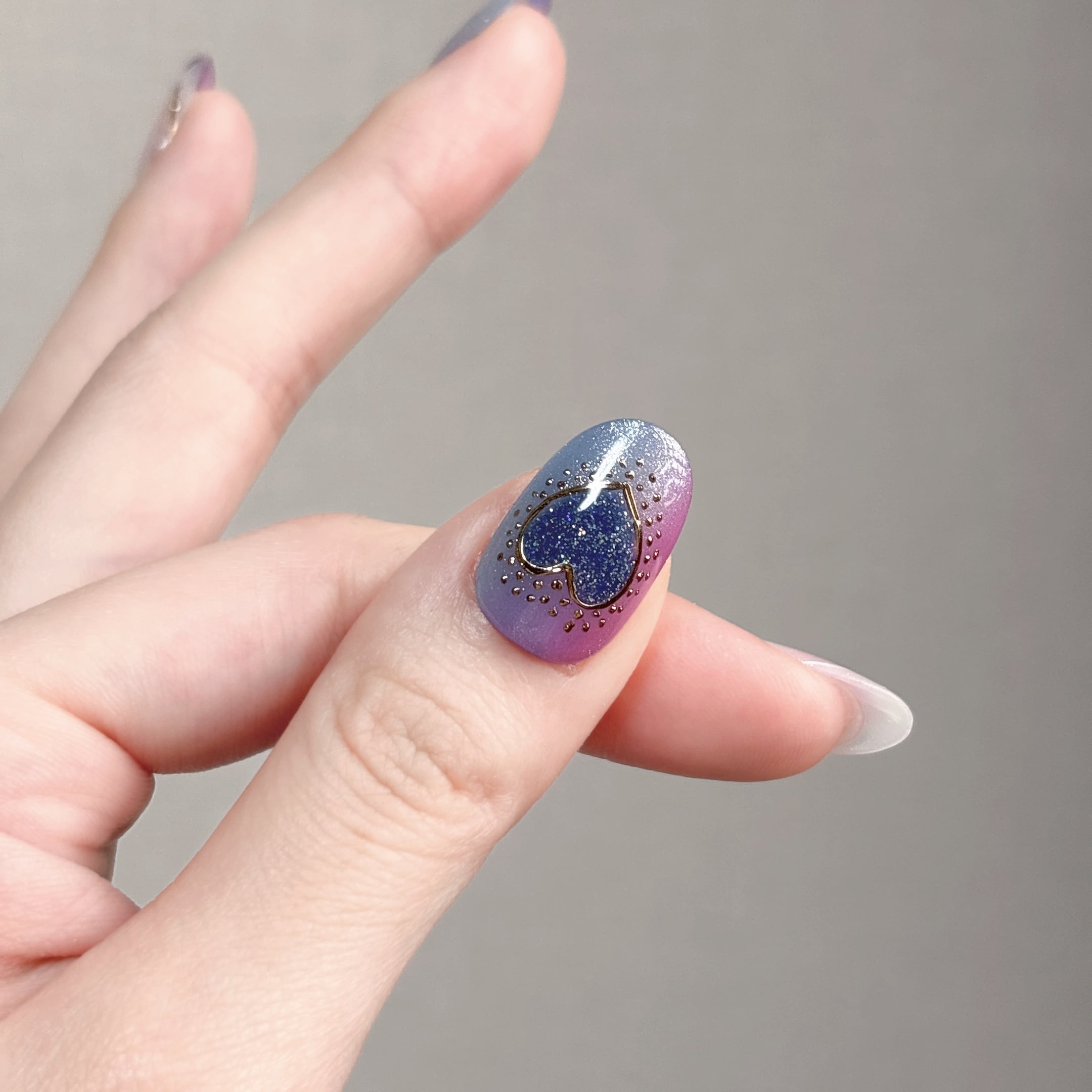 601】ミディアム オーバル／XY170 繰り返し使えるネイルチップ | 指先