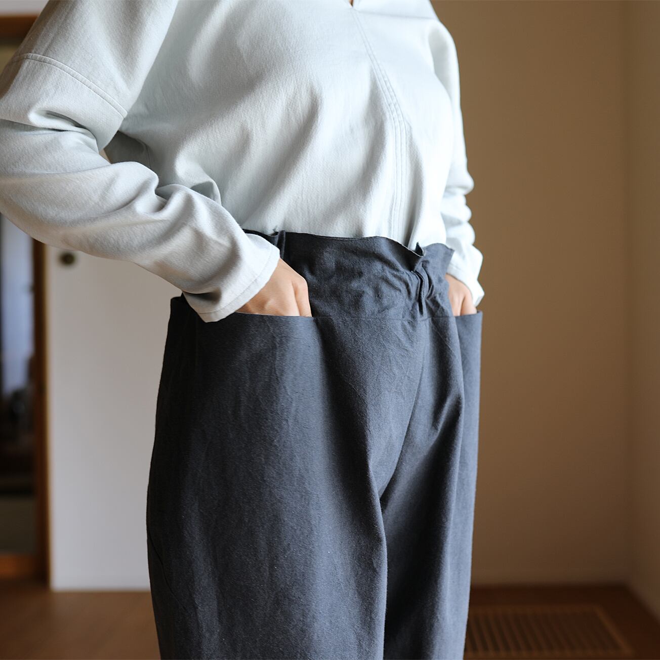 えみおわす　ダーツパンツ えみおわすダーツパンツL