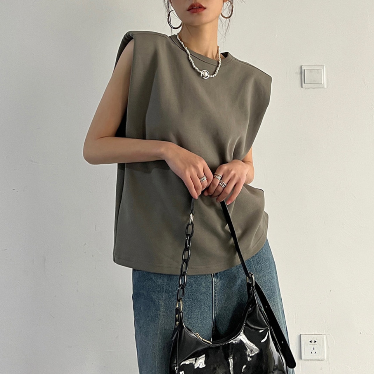 French Sleeveless Padded Shoulder Vest T-Shirt (ME435)