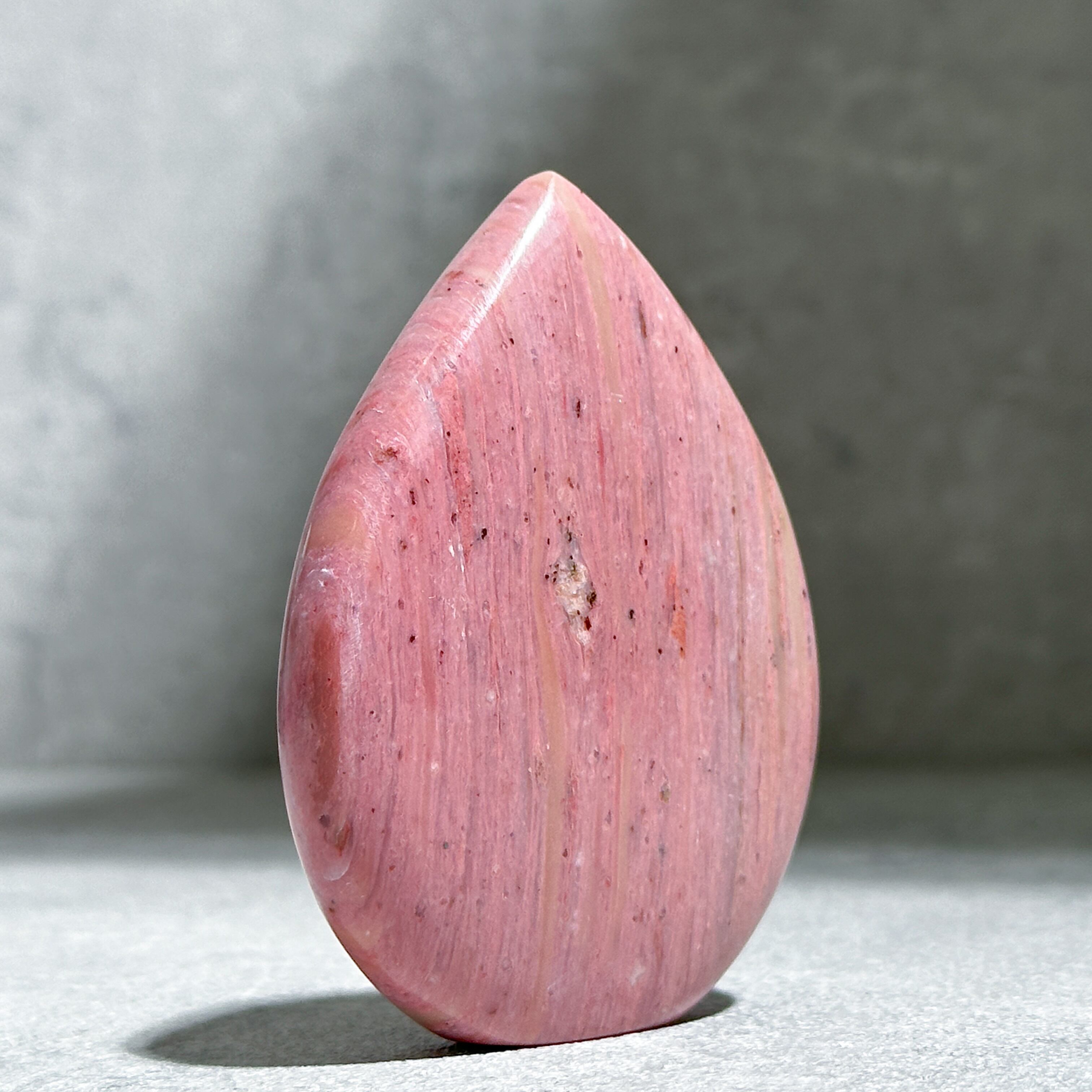 ⭐︎天然石　珪化木　ピンク系　スライス TAIKOH クラッシュピンク 8分 20-30mm 10kg 天然大理石 化粧砂利