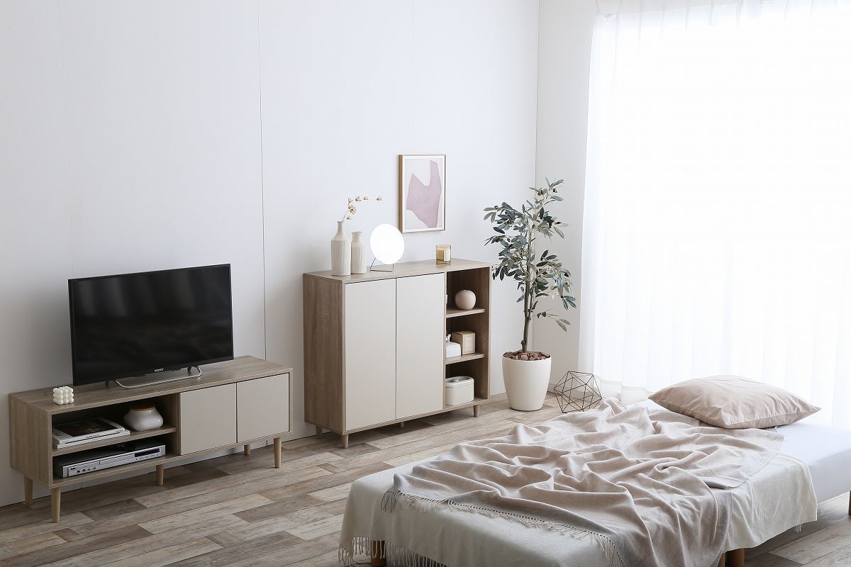 柔らかい木目調シートのナチュラルと明るいホワイトから成るバイカラー