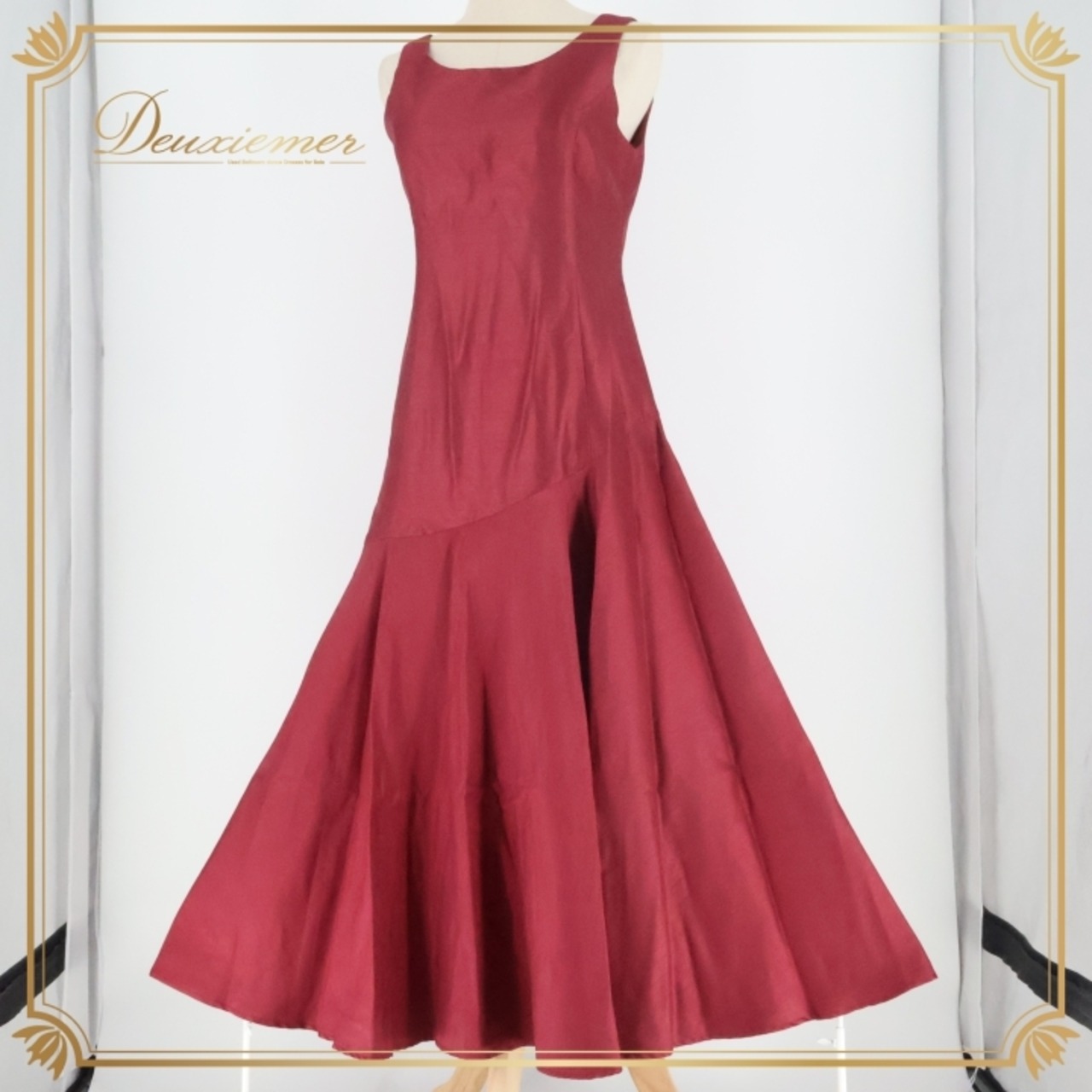 フラダンス 衣装 ワンピース ドレス ブルーヘブンカンパニー レッド系 BLUE HEAVEN COMPANY ノースリーブ ワンカラー 無地 光沢感 上品 高級感 きれい 華やか 鮮やか かわいい 赤 ハワイアン アロハ フラ ダンス レッスン 練習