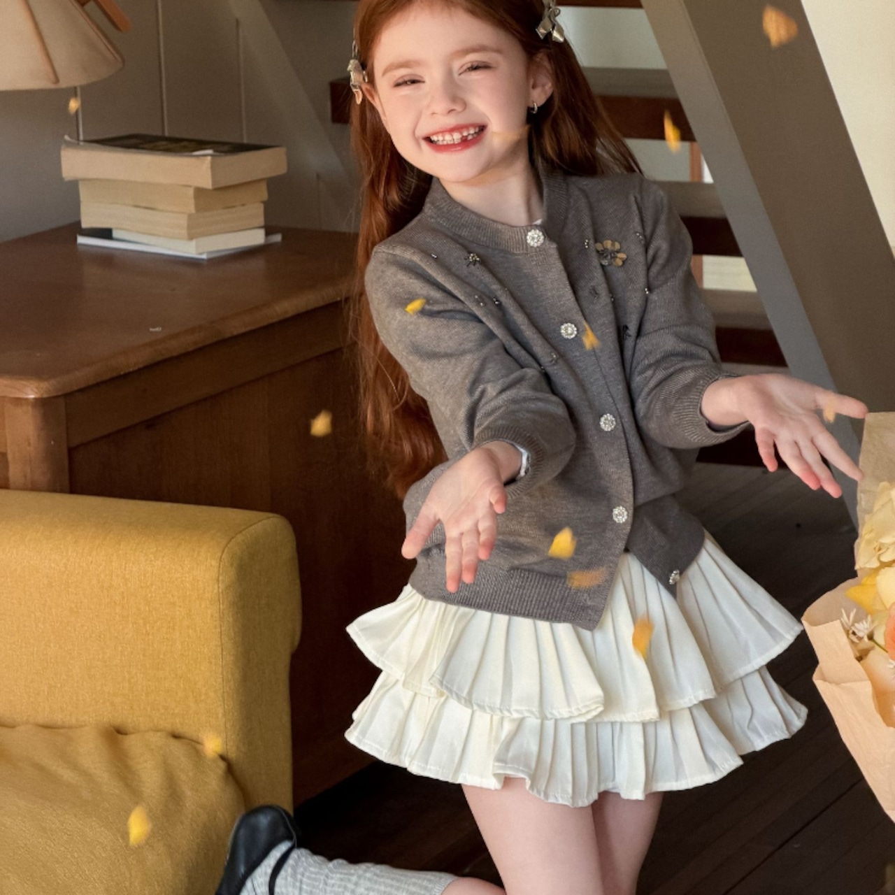 春ビーズ刺しゅう丸首カーディガン