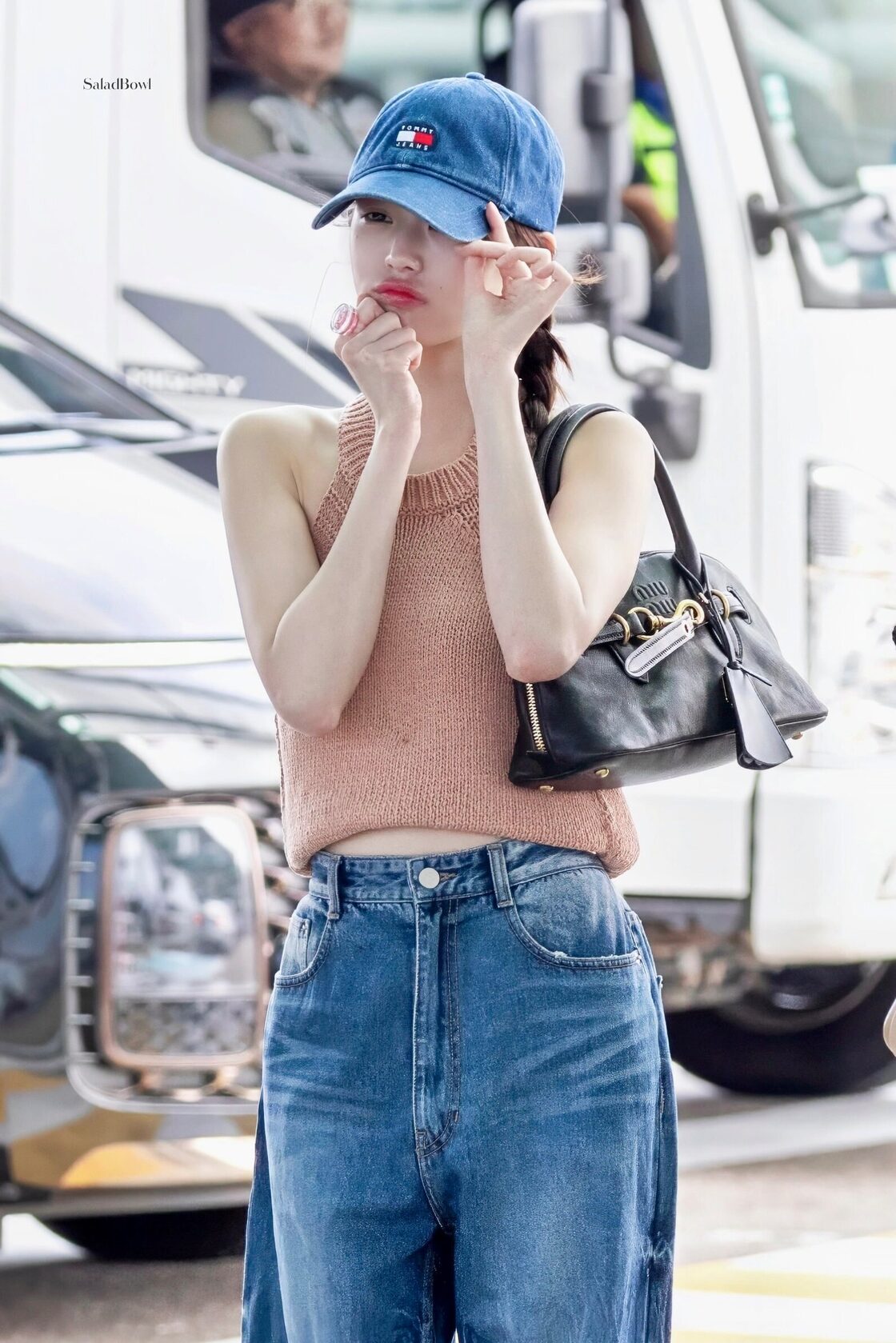 tommy jeans ノースリーブ、カーディガンセット ウォニョン着用 