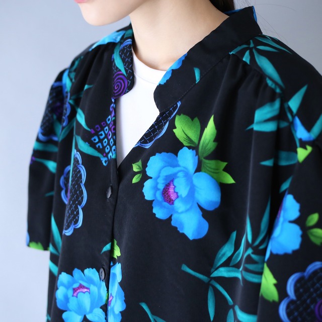 "花柄" black base beautiful blue flower pattern over silhouette h/s shirt