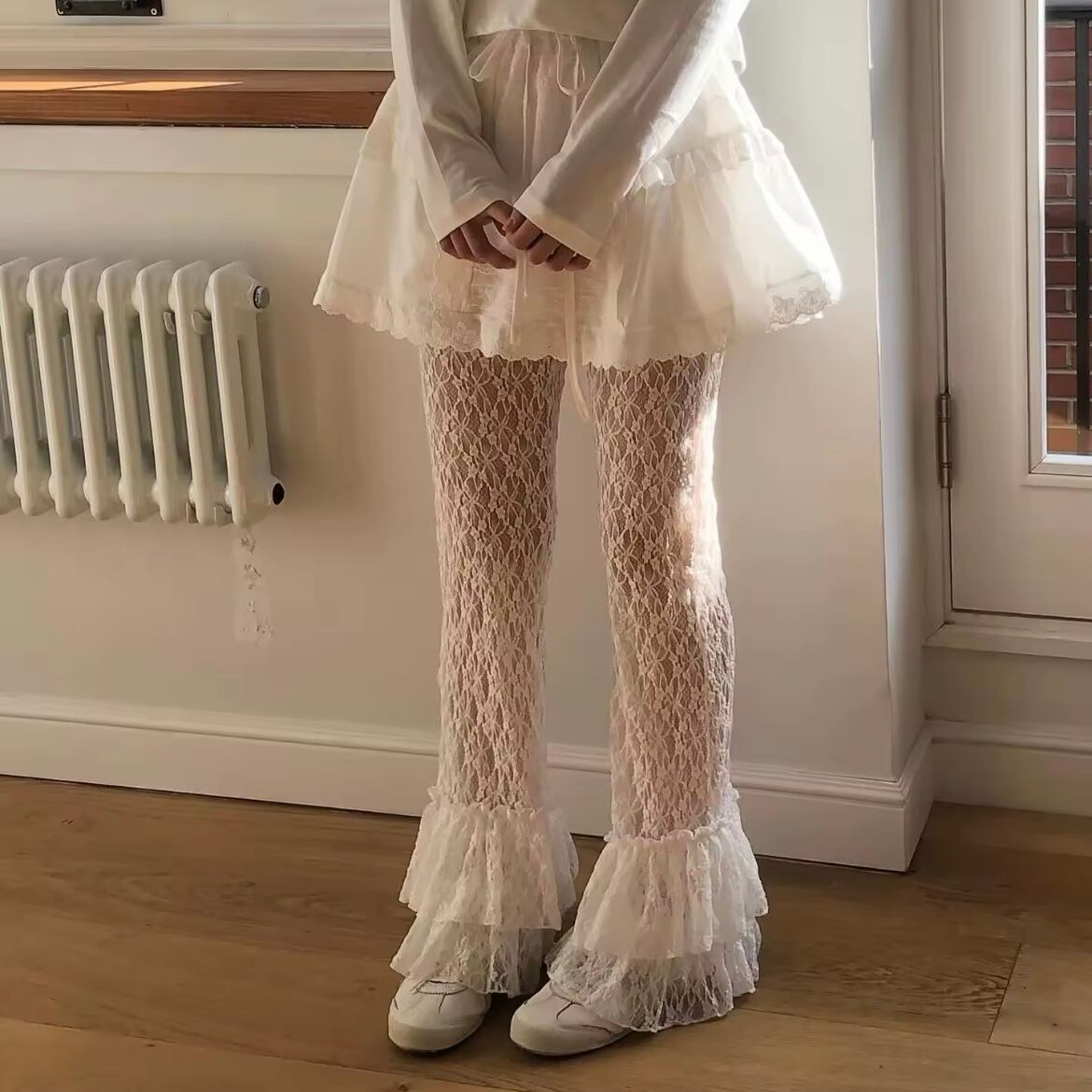 ベルボトムボリュームレースパンツ