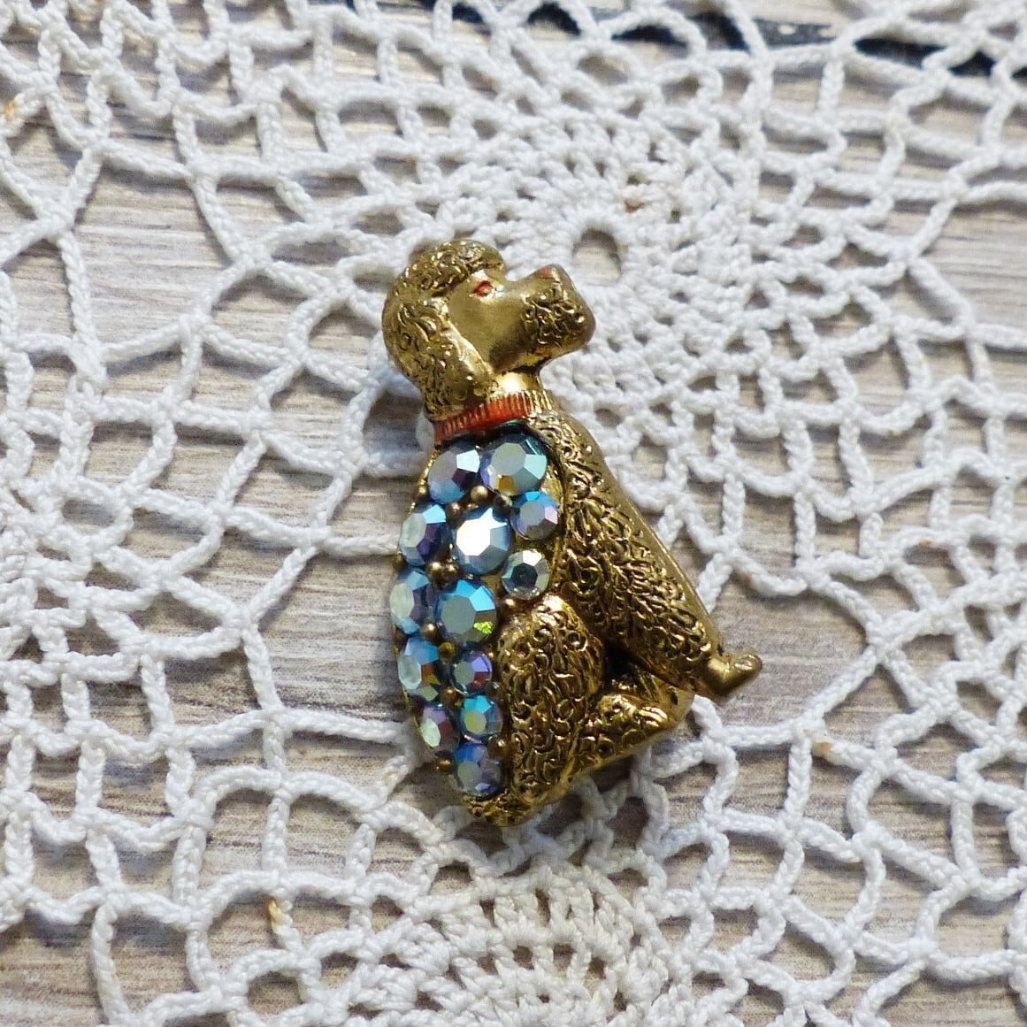 赤い目のプードルブローチ ドイツヴィンテージ