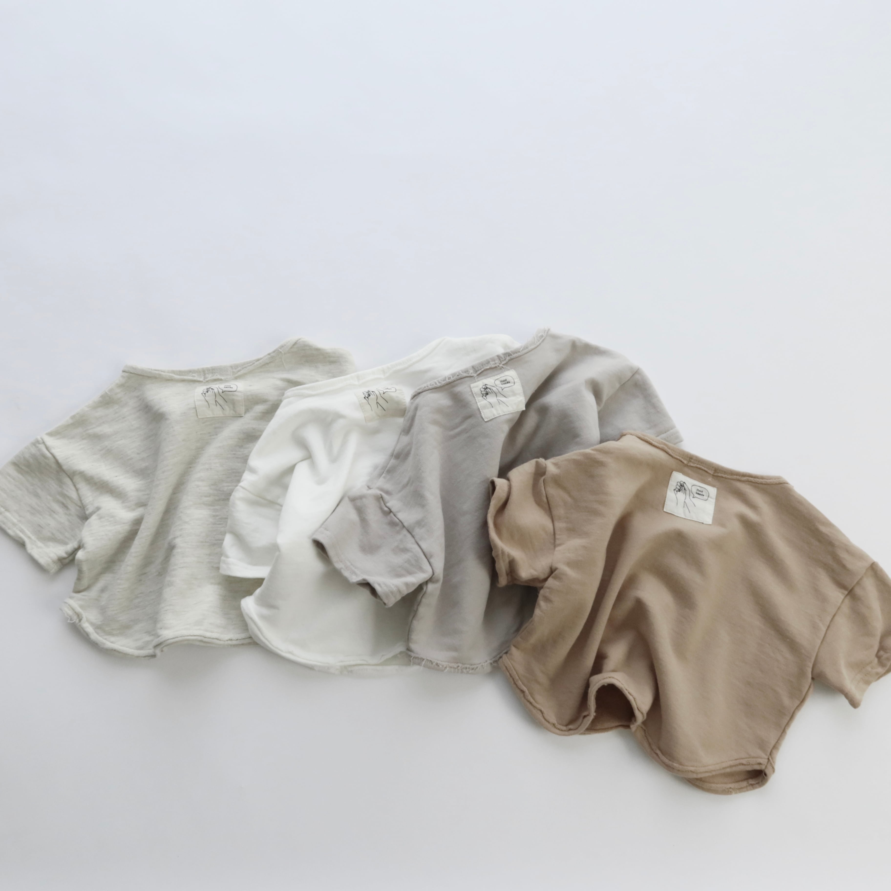 おとな）Hold hands Tシャツ | 韓国子供服 Bisque -びすく- 公式オンライン