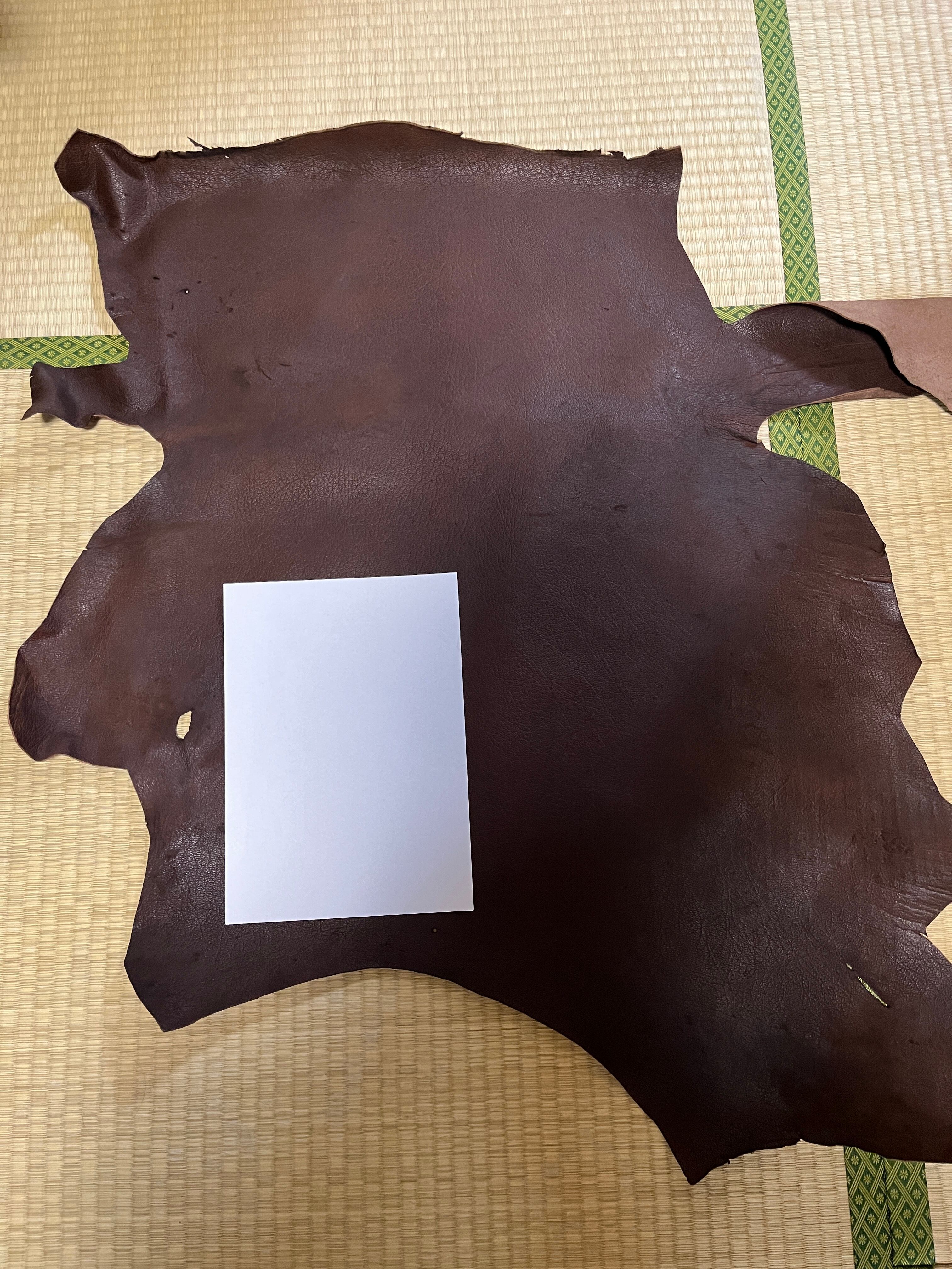 A5サイズ 熊革(ツキノワグマ)ブラウンカラー カットレザー | Dittago